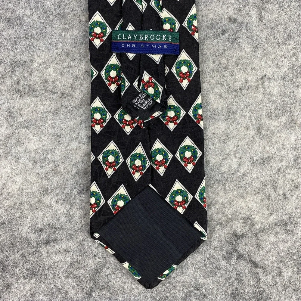 Claybrooke Handmade Silk Tie Christmas Wreaths On Black Plaid‎ 57